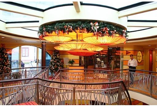 El elegante y luminoso Lobby del A-ROSA VIVA